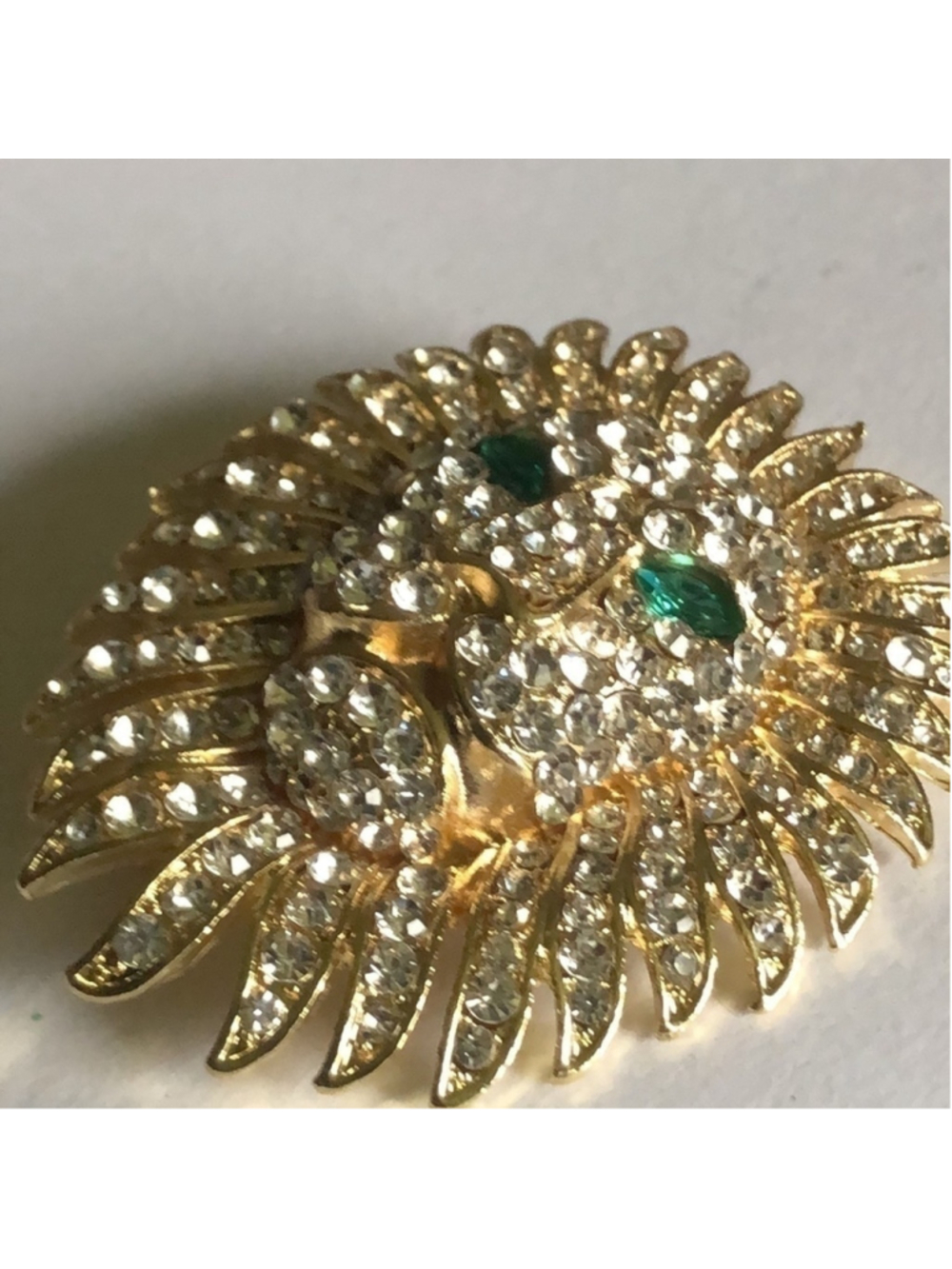 Gold Tone Rhinestone Green Rhinestone Eyes Lions Head Brooch - Picture 3 of 8
